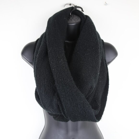 Danier Accessories - Danier Wool Blend Infinity Black Knitted Scarf